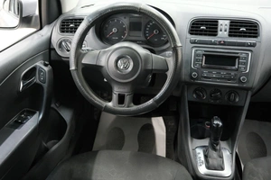 Седан Volkswagen Polo 2013 года, 859000 рублей, Омск