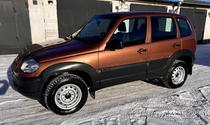 Внедорожник Chevrolet Niva 2018 года, 750000 рублей, Красноярск