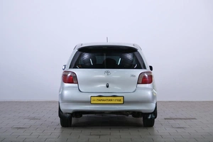 Хетчбэк Toyota Vitz 2000 года, 389000 рублей, Омск