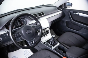 Седан Volkswagen Passat 2011 года, 899000 рублей, Пермь