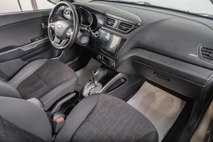 Седан Kia Rio 2013 года, 869000 рублей, Томск