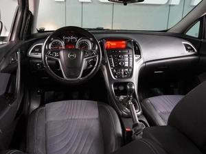 Седан Opel Astra 2013 года, 849000 рублей, Воронеж