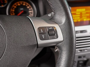 Седан Opel Astra 2012 года, 879000 рублей, Воронеж