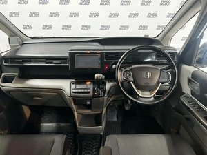 Минивэн Honda Stepwgn 2016 года, 1668600 рублей, Красноярск