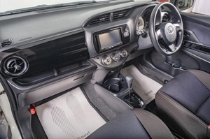 Хетчбэк Toyota Vitz 2018 года, 1019000 рублей, Томск
