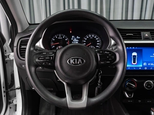 Седан Kia Rio 2021 года, 1669000 рублей, Тюмень
