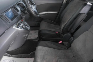 Минивэн Toyota Isis 2009 года, 1109000 рублей, Кемерово