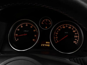 Универсал Opel Astra 2010 года, 589000 рублей, Тюмень