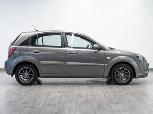 Хетчбэк Kia Rio 2010 года, 599000 рублей, Саратов