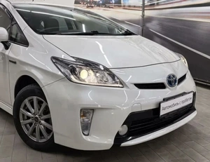 Лифтбек Toyota Prius 2015 года, 1290000 рублей, Барнаул
