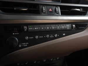 Седан Lexus ES 2019 года, 3849000 рублей, Минеральные Воды