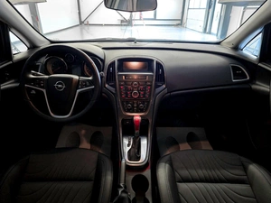 Хетчбэк Opel Astra 2013 года, 645000 рублей, Красноярск