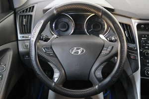 Седан Hyundai Sonata 2010 года, 989000 рублей, Омск