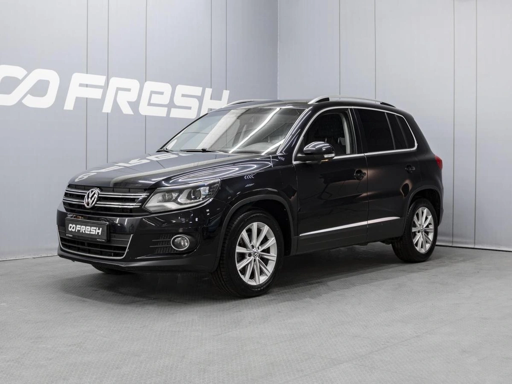 Внедорожник Volkswagen Tiguan 2011 года, 1390000 рублей, Омск