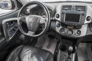 Внедорожник Toyota RAV4 2011 года, 1449000 рублей, Барнаул