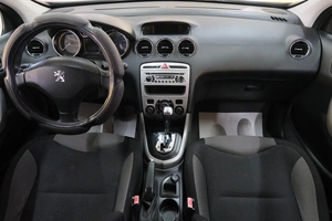 Хетчбэк Peugeot 308 2010 года, 549000 рублей, Омск