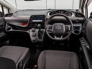 Минивэн Toyota Sienta 2019 года, 1450000 рублей, Краснодар