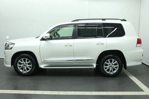 Внедорожник Toyota Land Cruiser 2017 года, 6640000 рублей, Красноярск