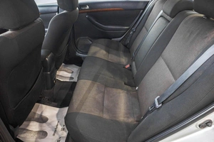 Седан Toyota Avensis 2006 года, 749000 рублей, Барнаул