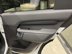 Внедорожник Land Rover Discovery 2017 года, 3900000 рублей, Красноярск