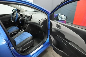 Хэтчбек Chevrolet Aveo 2012 года, 790000 рублей, Железногорск