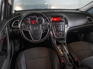 Хетчбэк Opel Astra 2012 года, 799000 рублей, Краснодар