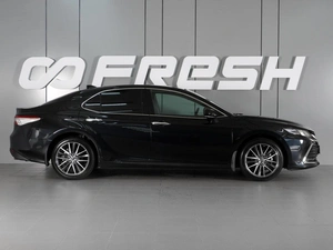 Седан Toyota Camry 2023 года, 3570000 рублей, Красный Пахарь