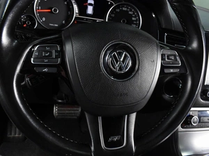 Внедорожник Volkswagen Touareg 2012 года, 1965000 рублей, Воронеж