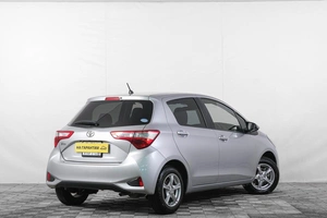Хетчбэк Toyota Vitz 2018 года, 999000 рублей, Кемерово