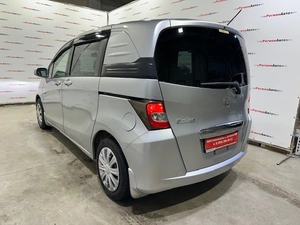 Минивэн Honda Freed 2010 года, 995000 рублей, Красноярск