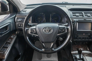 Седан Toyota Camry 2015 года, 2399000 рублей, Барнаул