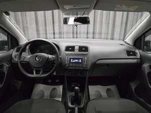 Седан Volkswagen Polo 2015 года, 899000 рублей, Красноярск