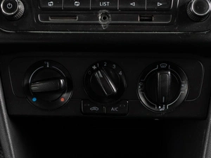 Седан Volkswagen Polo 2015 года, 699000 рублей, Тюмень