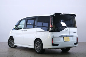 Минивэн Honda Stepwgn Spada 2016 года, 2089000 рублей, Омск
