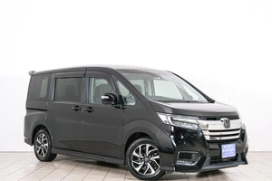 Минивэн Honda Stepwgn Spada 2019 года, 2499000 рублей, Красноярск