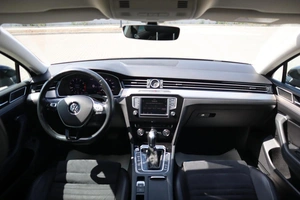 Седан Volkswagen Passat 2017 года, 2420000 рублей, Мирное