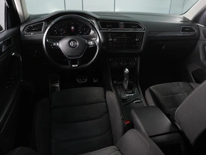 Внедорожник Volkswagen Tiguan 2017 года, 2680000 рублей, Красный Пахарь