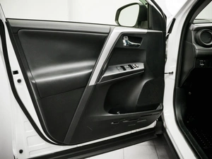 Внедорожник Toyota RAV4 2016 года, 2350000 рублей, Красноярск