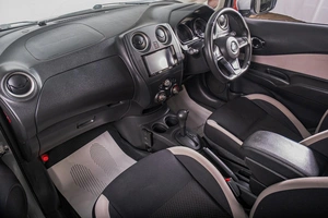 Хетчбэк Nissan Note 2017 года, 929000 рублей, Томск