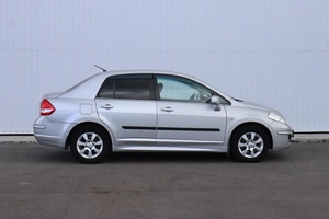 Седан Nissan Tiida 2011 года, 740000 рублей, Брянск