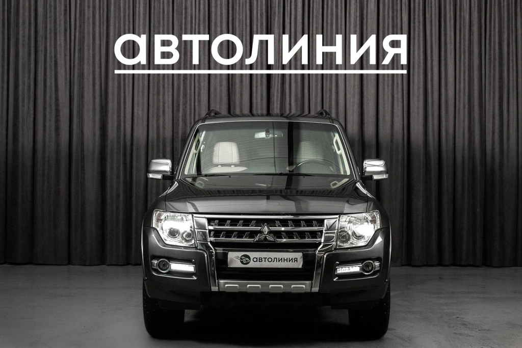 Внедорожник Mitsubishi Pajero 2017 года, 3400000 рублей, Красноярск