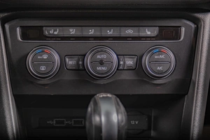 Внедорожник Volkswagen Tiguan 2018 года, 2369000 рублей, Томск