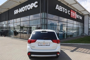 Внедорожник Mitsubishi Outlander 2016 года, 1800000 рублей, Мирное