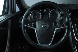 Хетчбэк Opel Astra 2012 года, 1019000 рублей, Челябинск