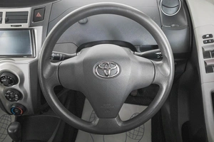 Хетчбэк Toyota Vitz 2009 года, 679000 рублей, Кемерово