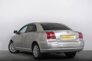 Седан Toyota Avensis 2004 года, 529000 рублей, Томск
