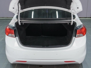 Седан Hyundai Elantra 2013 года, 899000 рублей, Сургут