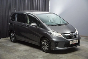 Минивэн Honda Freed 2015 года, 997000 рублей, Красноярск
