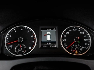 Внедорожник Volkswagen Tiguan 2014 года, 1819000 рублей, Воронеж