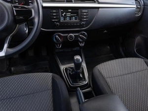 Седан Kia Rio 2017 года, 1179000 рублей, Саратов